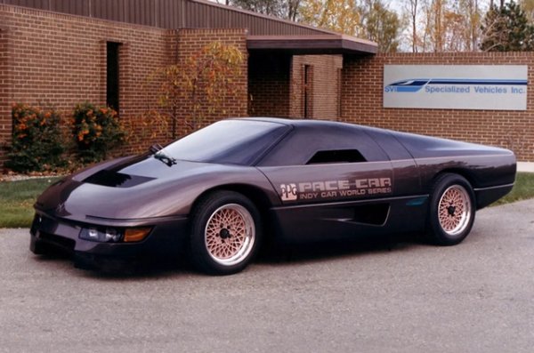 През 1986 г. на големите екрани излиза филмът The Wraith с младия и позитивен хулиган Чарли Шийн, Ник Касаветис и Шерилин Фен. Филмът е слаб, но има едно много голямо &bdquo;но&ldquo;. Основното нещо във филма не са герои и образи, а машина от друг свят - експерименталния Dodge M4S. Поразително красив суперавтомобил, който не е стереотипният &bdquo;американец&ldquo; от старата школа, а прям, малко архаичен и малко груб. Това е инженерен шедьовър, проектиран да бъде невероятно аеродинамичен и много бърз.
През 1981 г. Dodge M4S първоначално е проектиран от Chrysler като превозно средство за демонстрация на технологии. Обозначението M4S обозначава &bdquo;среден двигател, 4 цилиндъра, спорт&ldquo;. Още от концепцията си колата е била предназначена да бъде изградена като напълно работещ прототип, а не като демонстрационна. Тъй като е предназначена да се използва като скоростна кола, е проектирана да достигне максимална скорост от 200 mph (322 км/ч).